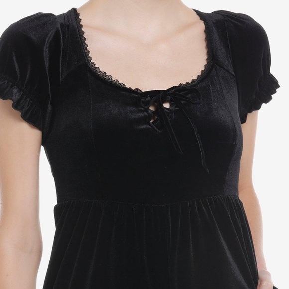 Black Velvet Lace‎ Romper Hot Topic - Picture 2 of 3